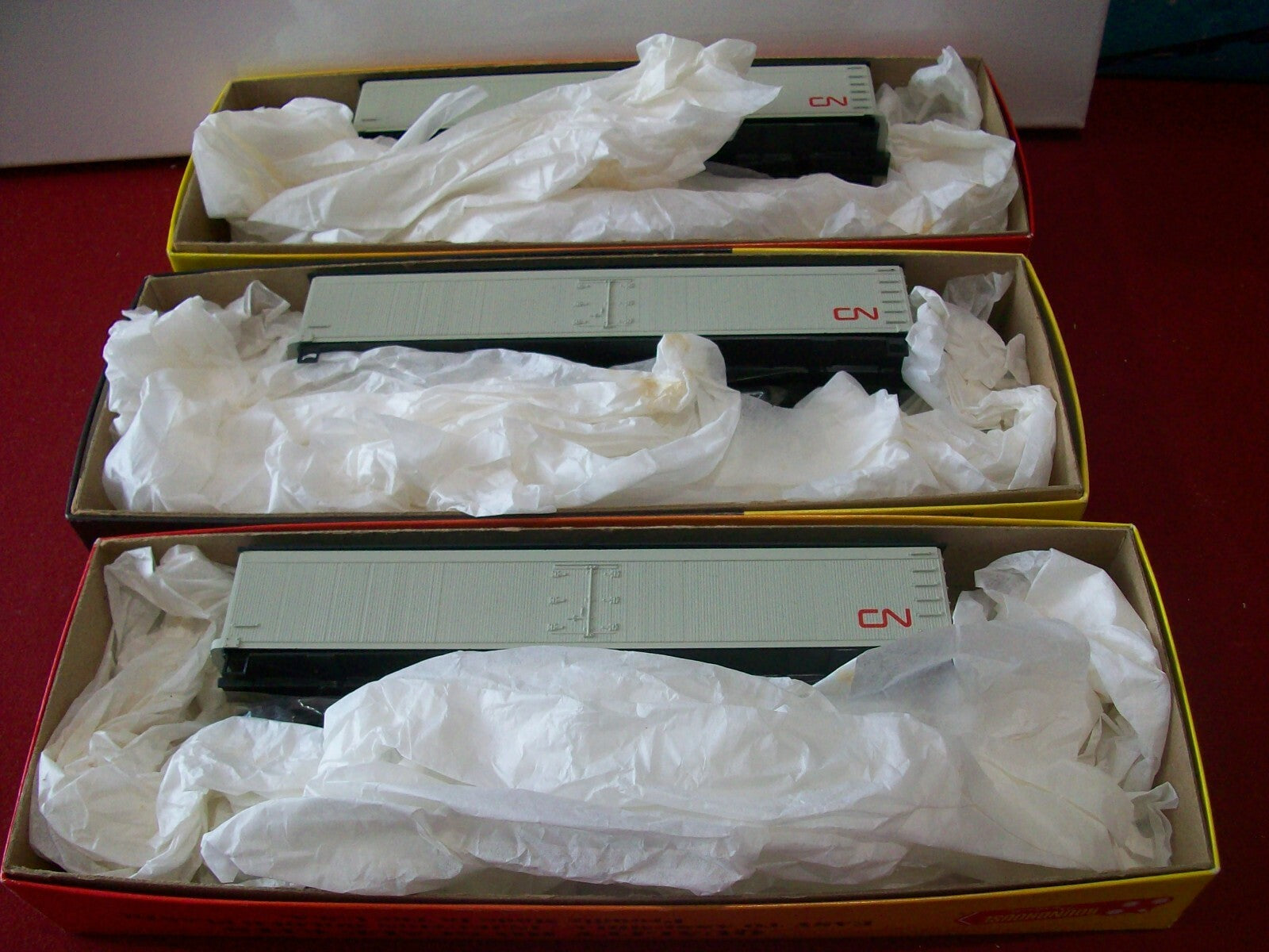 HO Scale (3) Roundhouse 6116 50'Express Car "Canadian National" Lot#1019