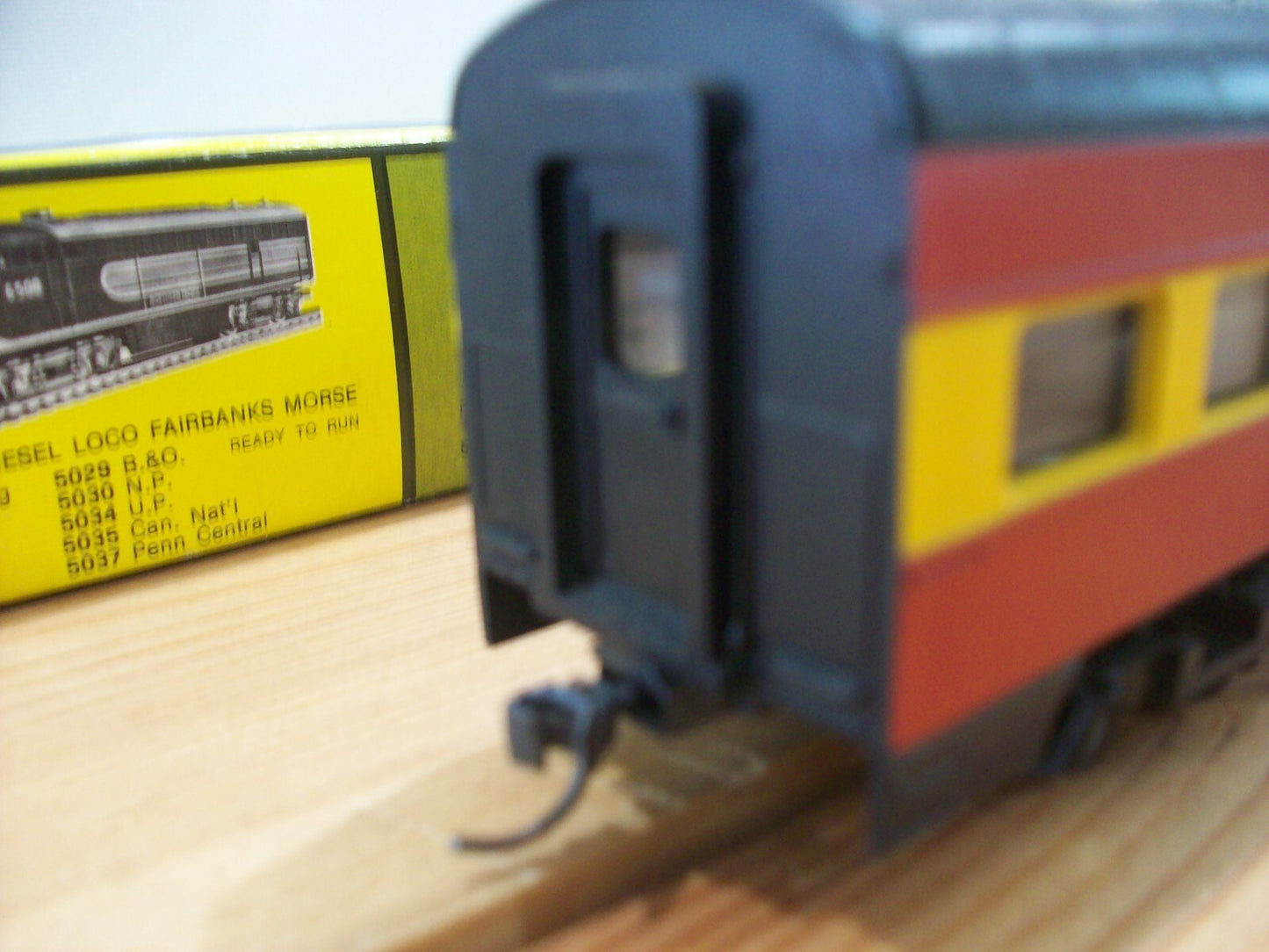 HO Scale AHM/Rivarossi Diner Car "Royar American Show" Lo#0396