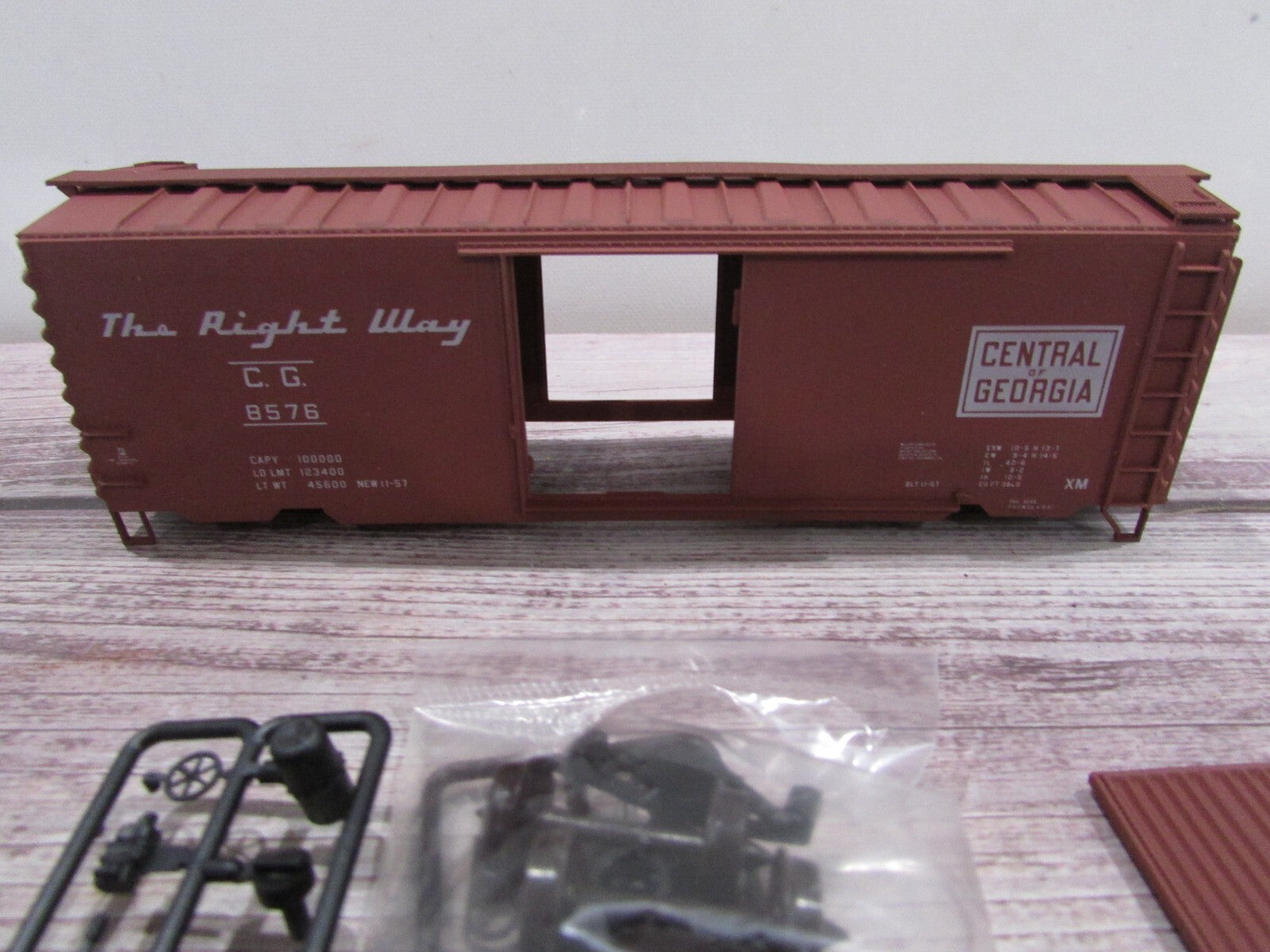 HO Scale  Accurail 3452 40' PS-1 Steel Box Car Kit Central of Georgia #8576