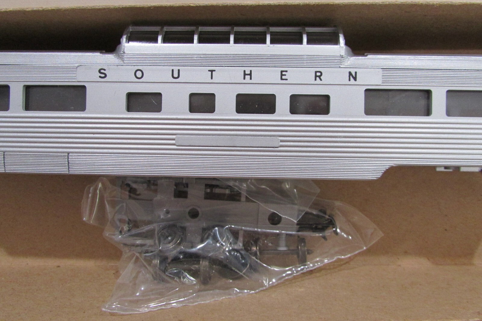 HO Scale Con-Cor  Dome Passenger Car Kit Southern Lot#3498