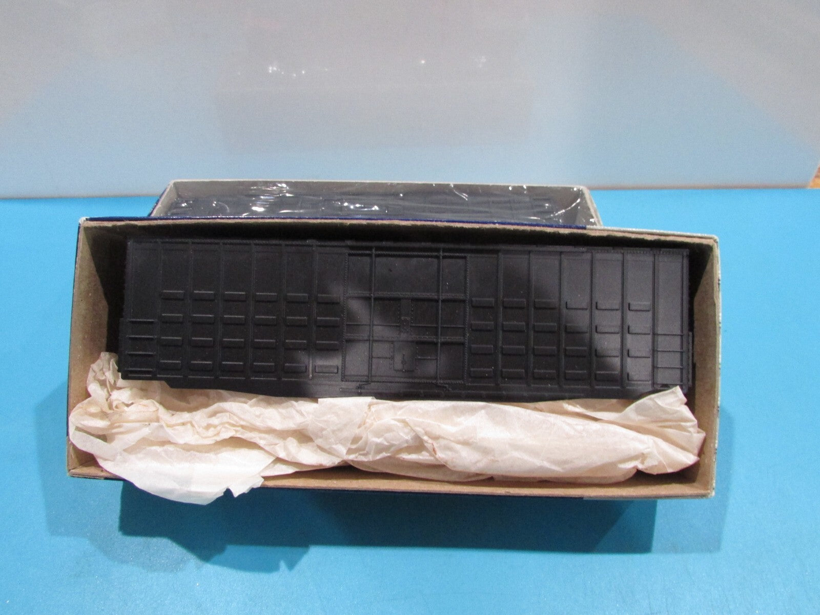 HO Scale RoundHouse Caboose & Box Cars Kits Undecorated  Lot#1590
