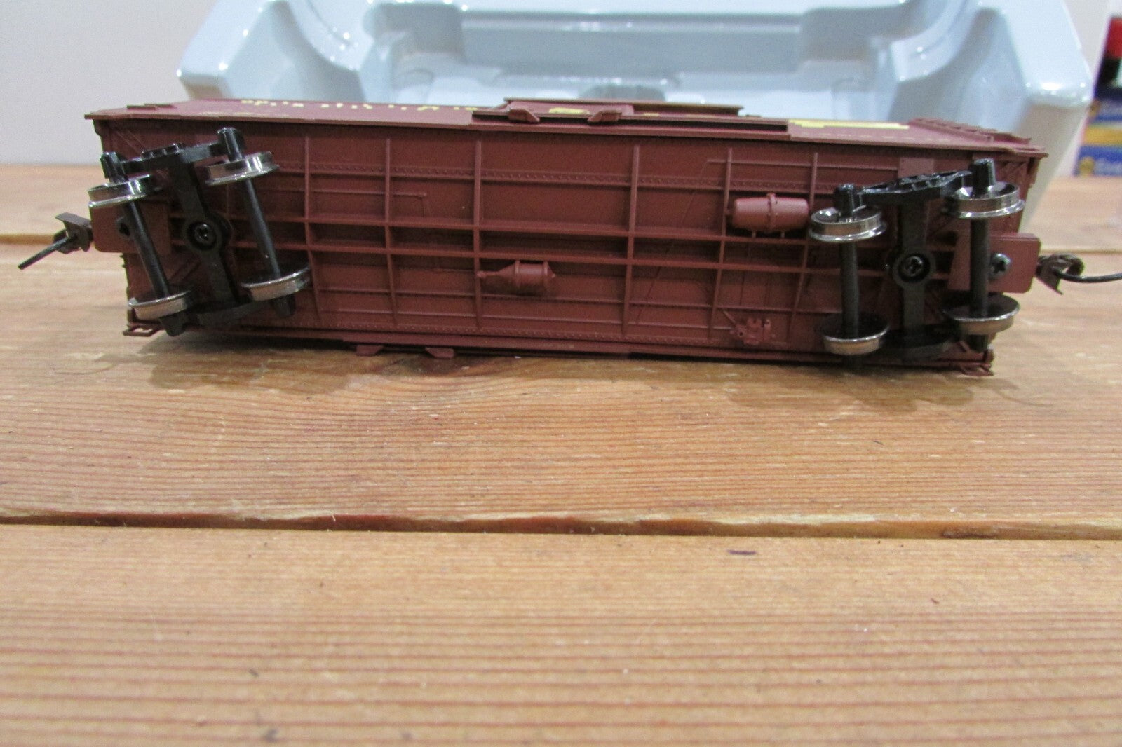 HO Scale Athearn 92800 Western Pacific 40' Horizontal Rib Box Car Lot#4153