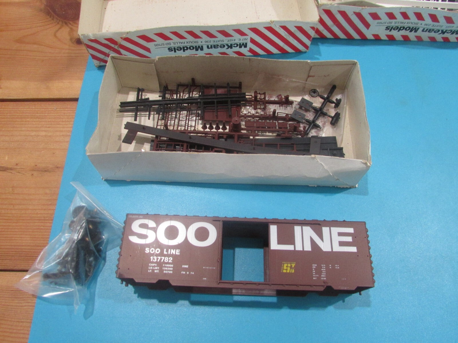 HO Scale McKean Models (2) Soo Lines Freight Cars Kits #192 of 1000 Lot#1891