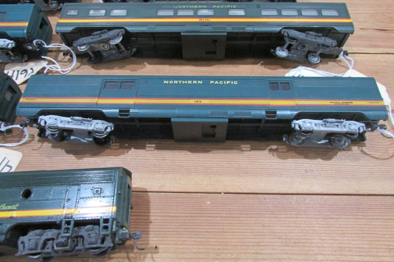 HO Scale Athearn Assorted  (6)Passenger Cars & (1) Unit B Dummy NP Lot#3745