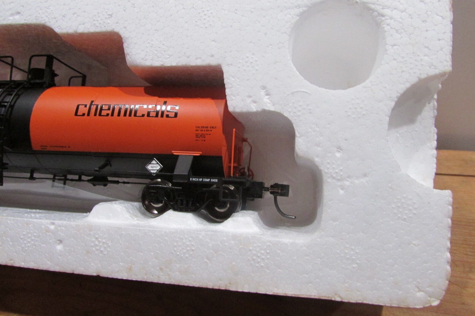 HO Scale Atlas 20-001-113 17360 Gallon Tank Car Hooker #1251 A4917