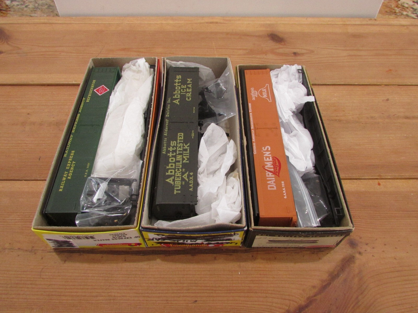HO Scale Roundhouse Assorted Reefer Freight Cars Kits (3) Lot#1991