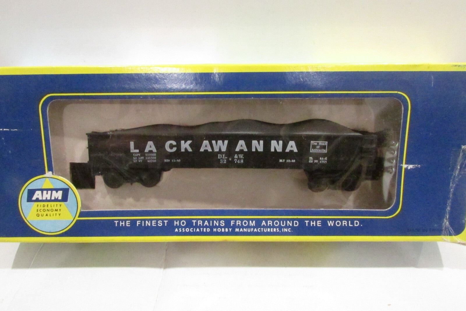 HO Scale AHM 5437 Gondola with Load Lackawanna D.L&W.#32748