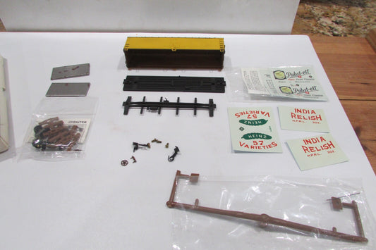 Ho Scale Walthers 932-2400 40' DS Wood Reffer w/Wood  Ends Undecorated