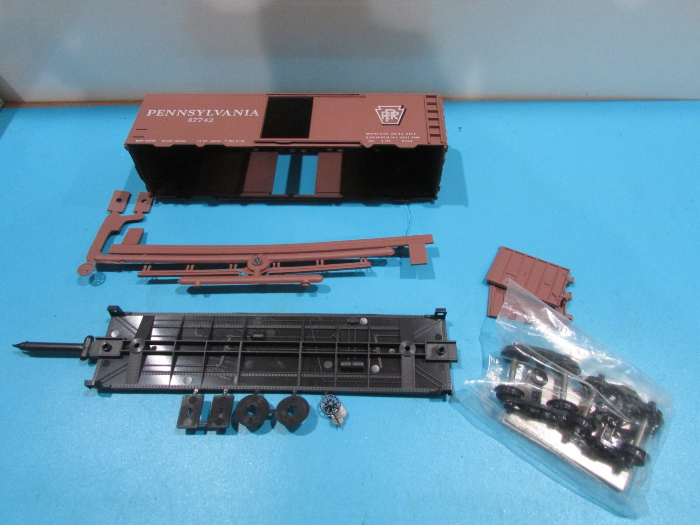 HO Scale RoundHouse 40' Box Car Kit Pennsylvania RH4287