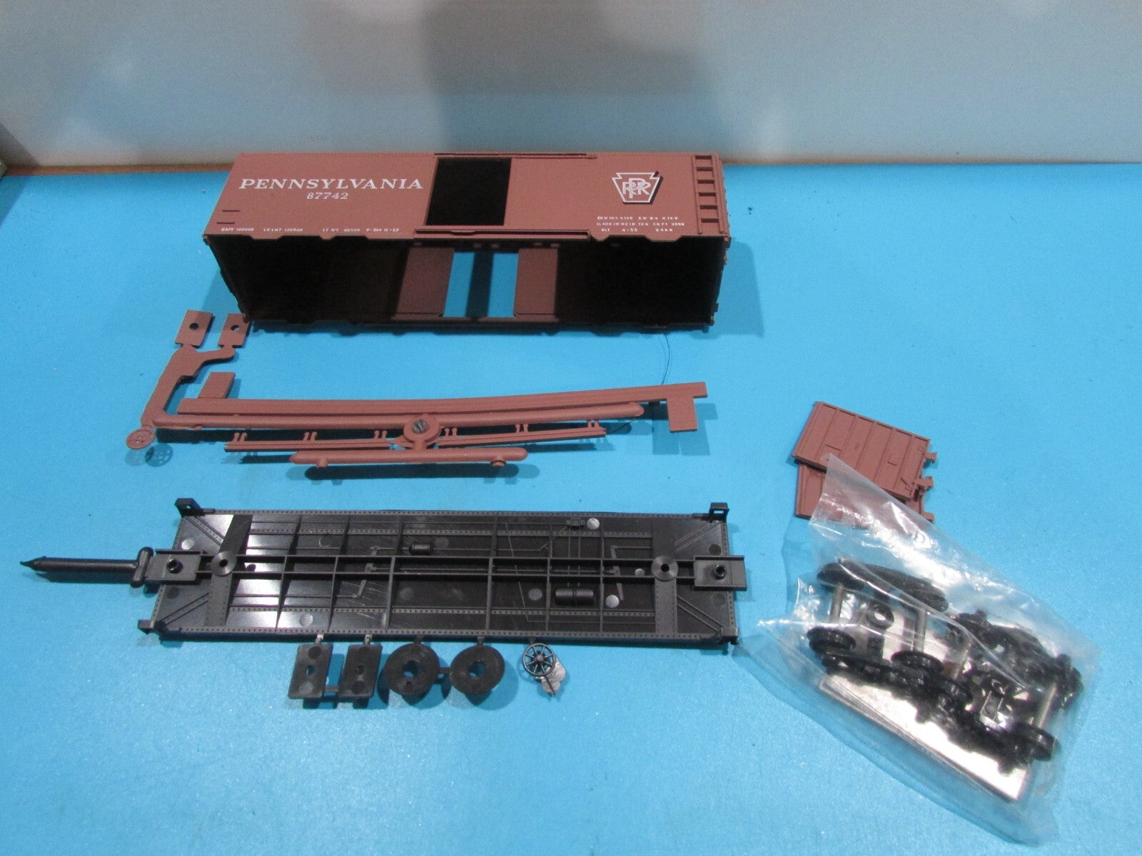 HO Scale RoundHouse 40' Box Car Kit Pennsylvania RH4287