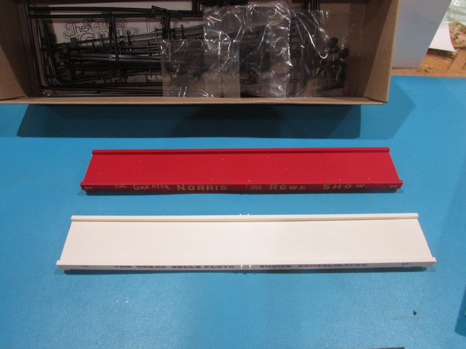 HO Scale The Great Circus Train Floto & Howe's Flatcar Kits-7th Release LOT#1521
