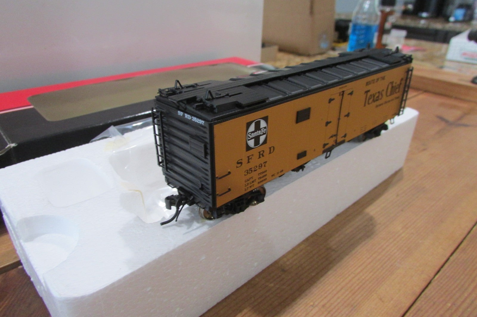 HO Scale InterMountain 46115-10 Santa Fe Refrigerator Car #35297  IM5123