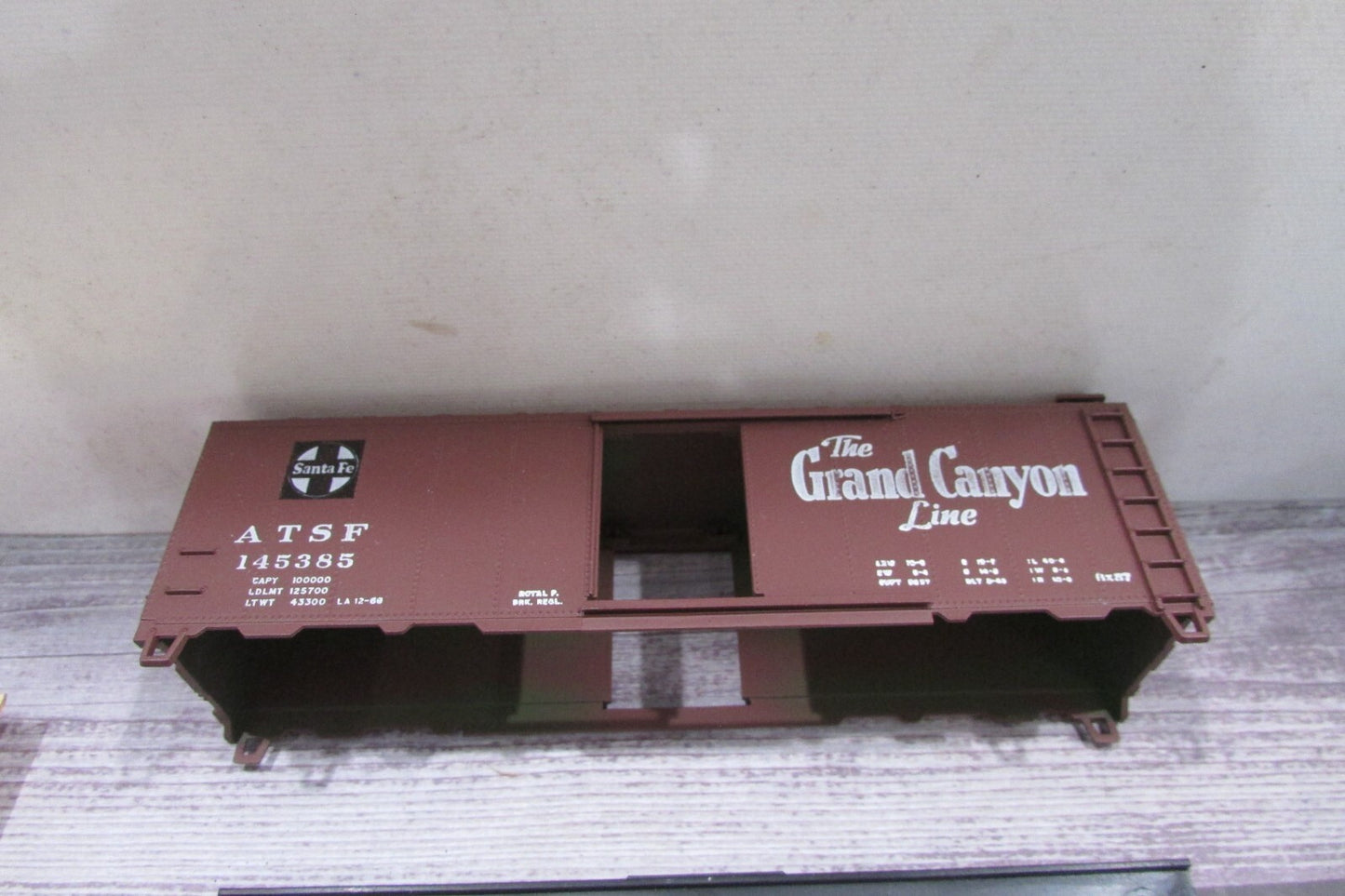 HO Scale Athearn 5014 ATSF Grand Canyon 40' Box Car Kit