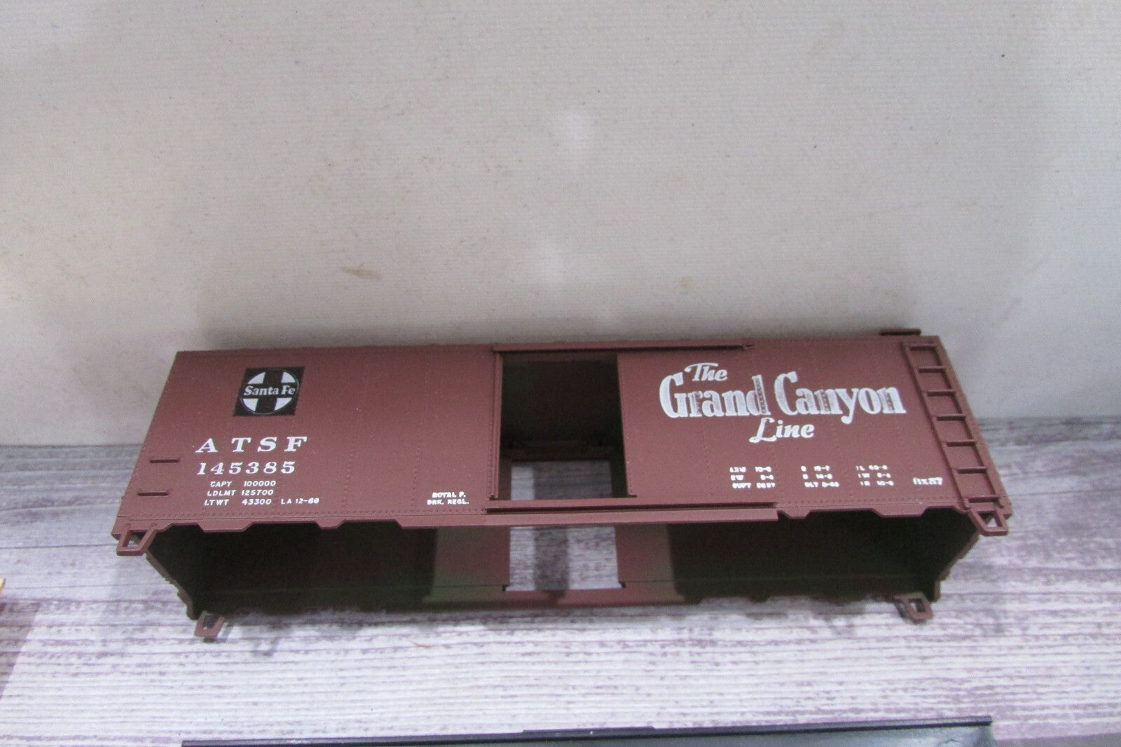 HO Scale Athearn 5014 ATSF Grand Canyon 40' Box Car Kit