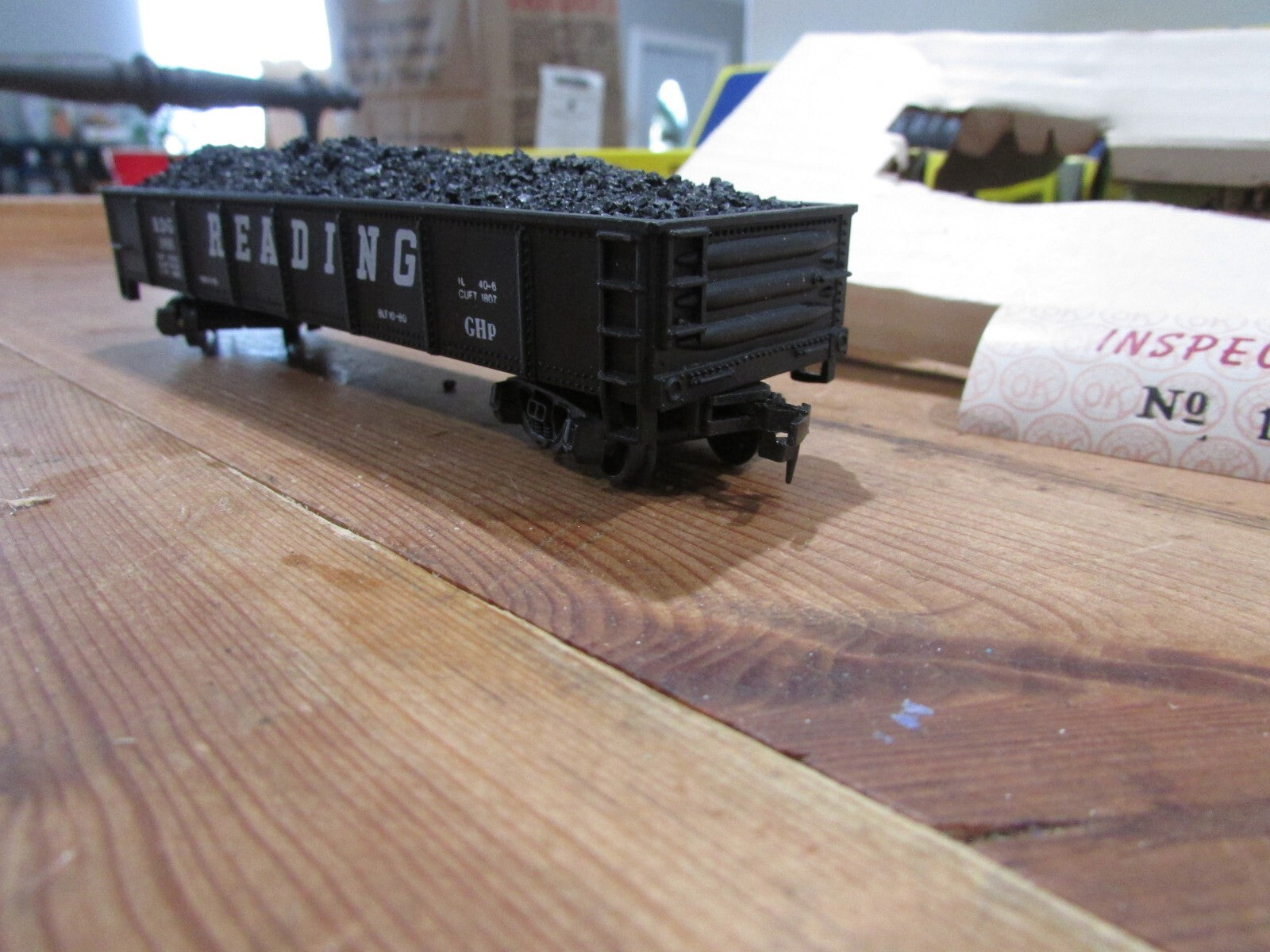 HO Scale AHM 5536 (6) Gondolas Cars #1806 with Black Load "Reading" Lot#3578