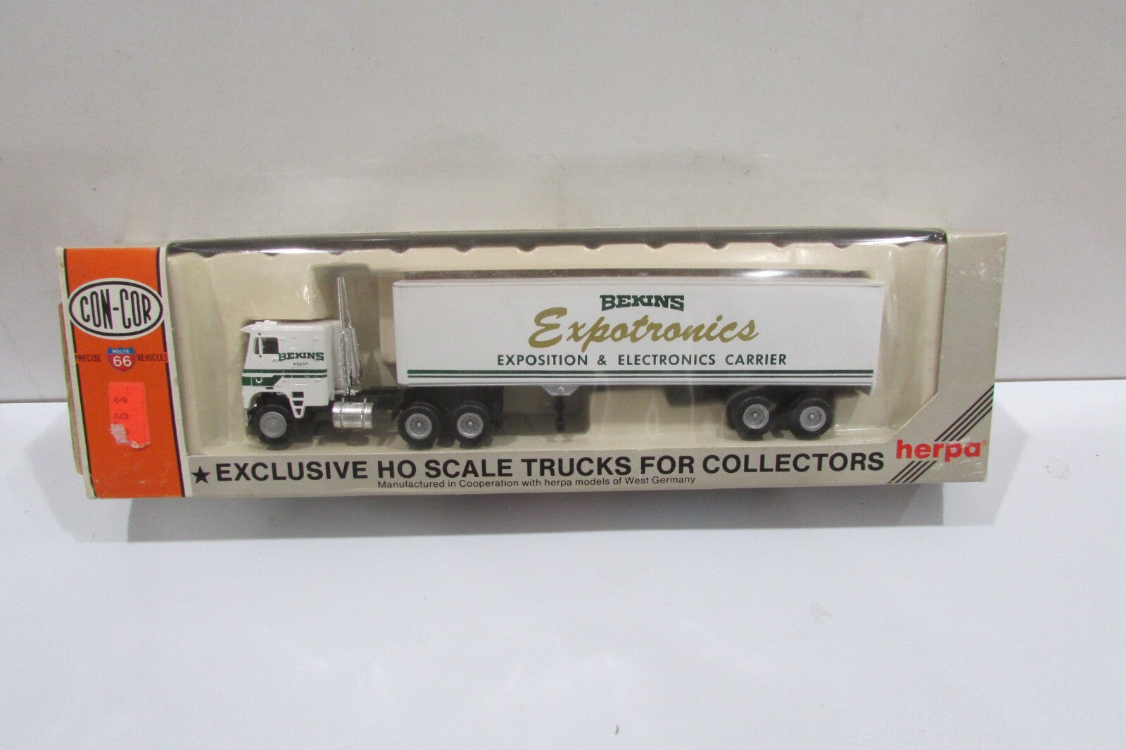 HO Scale Con-Cor 04-001033 Tractor + 40' Trailer BEKINS Lot#3875