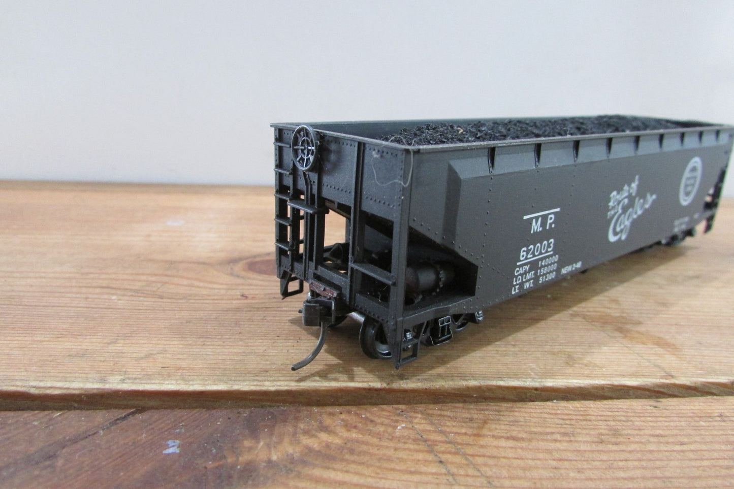 HO Scale Roundhouse 3Bay Offset Hopper w/ Load MO Pacific   RH4943