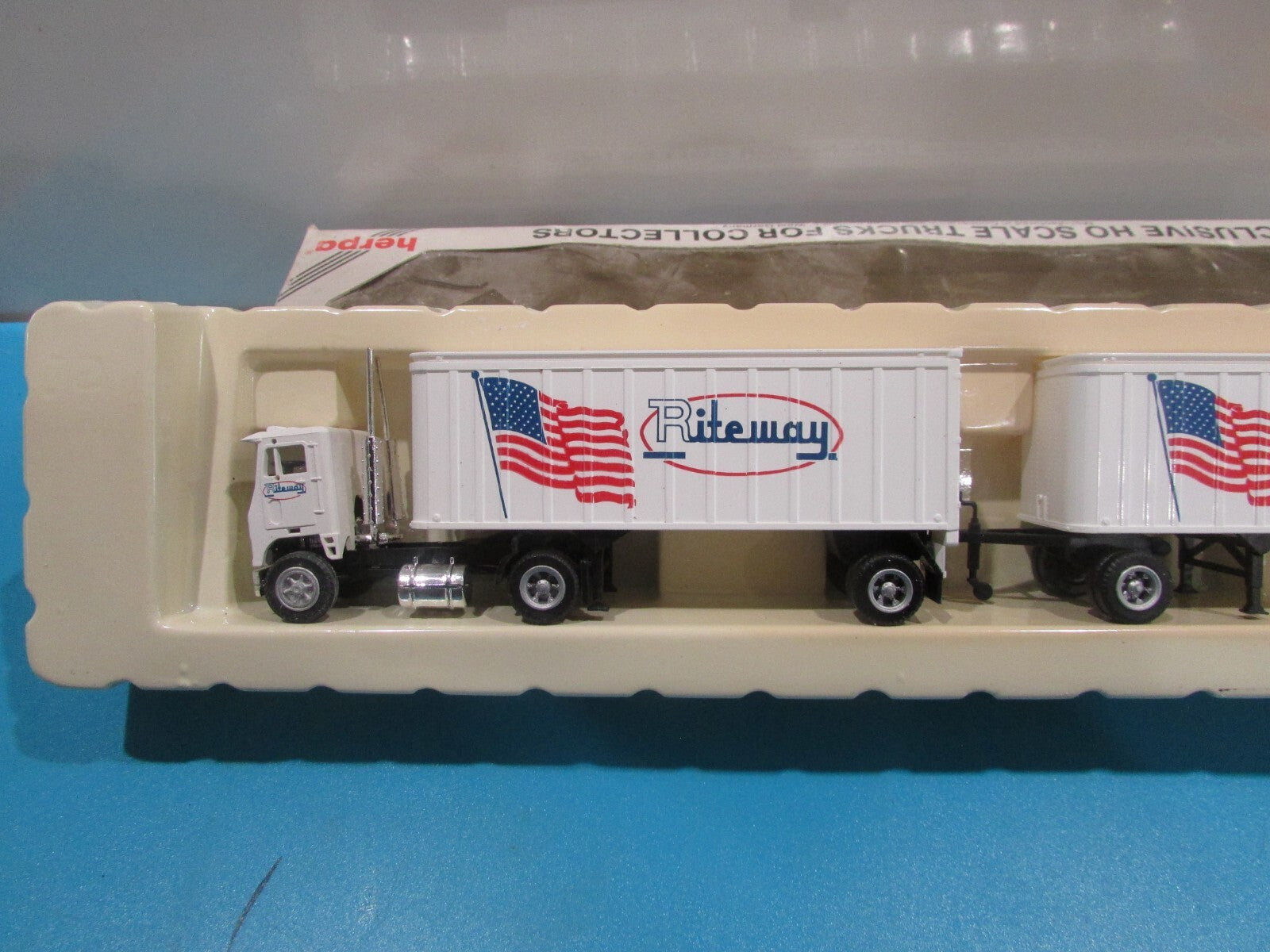 HO Scale Con-Cor Tractor + 27' Twin Trailer Rite Way Truck  Lot#1758