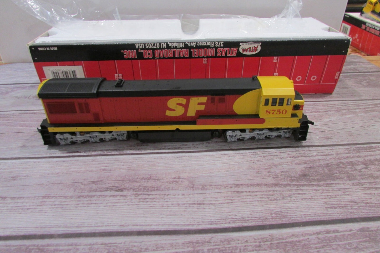 HO Scale Atlas 8551 U36C Santa Fe Diesel Locomotive #8750 Lot#2969