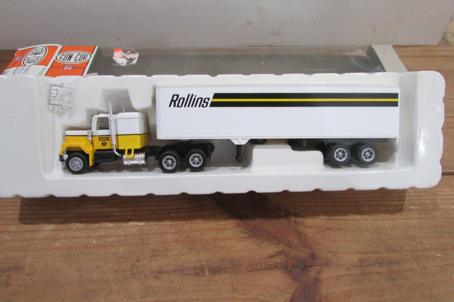 HO Scale Con-Cor 04-001017 Tractor Plus Trailer Rollins Lot#3761
