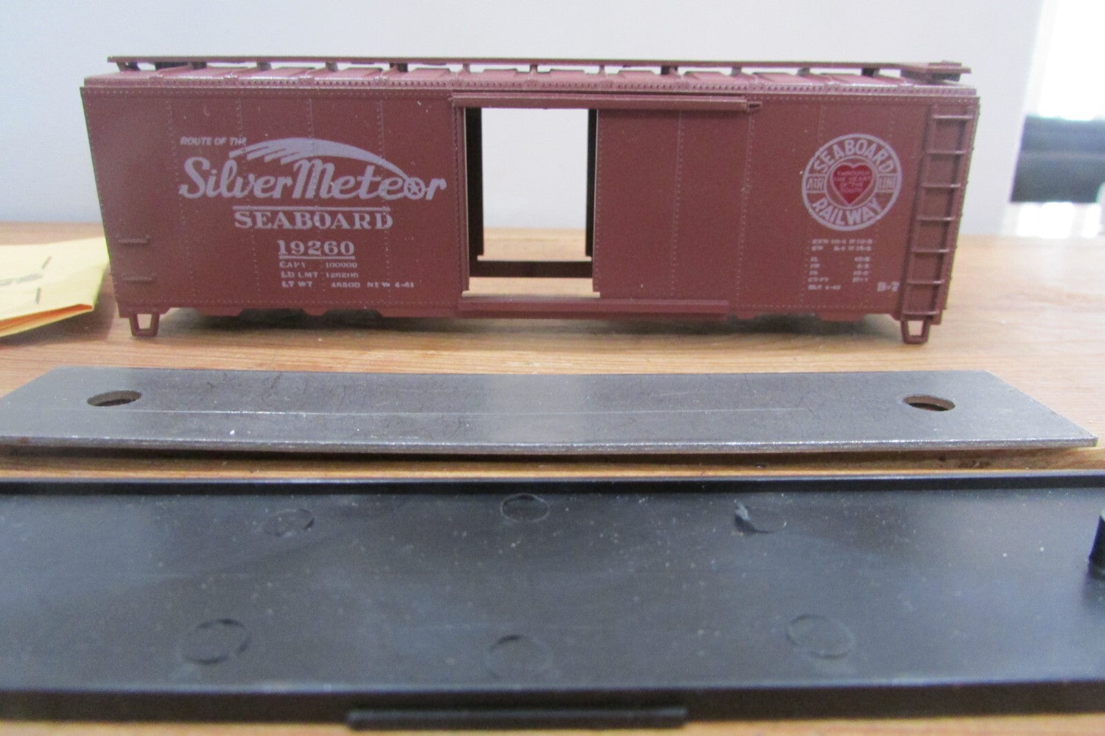 HO Scale Athearn 5004 40ft Box Car Kit SEABOARD ATH4566