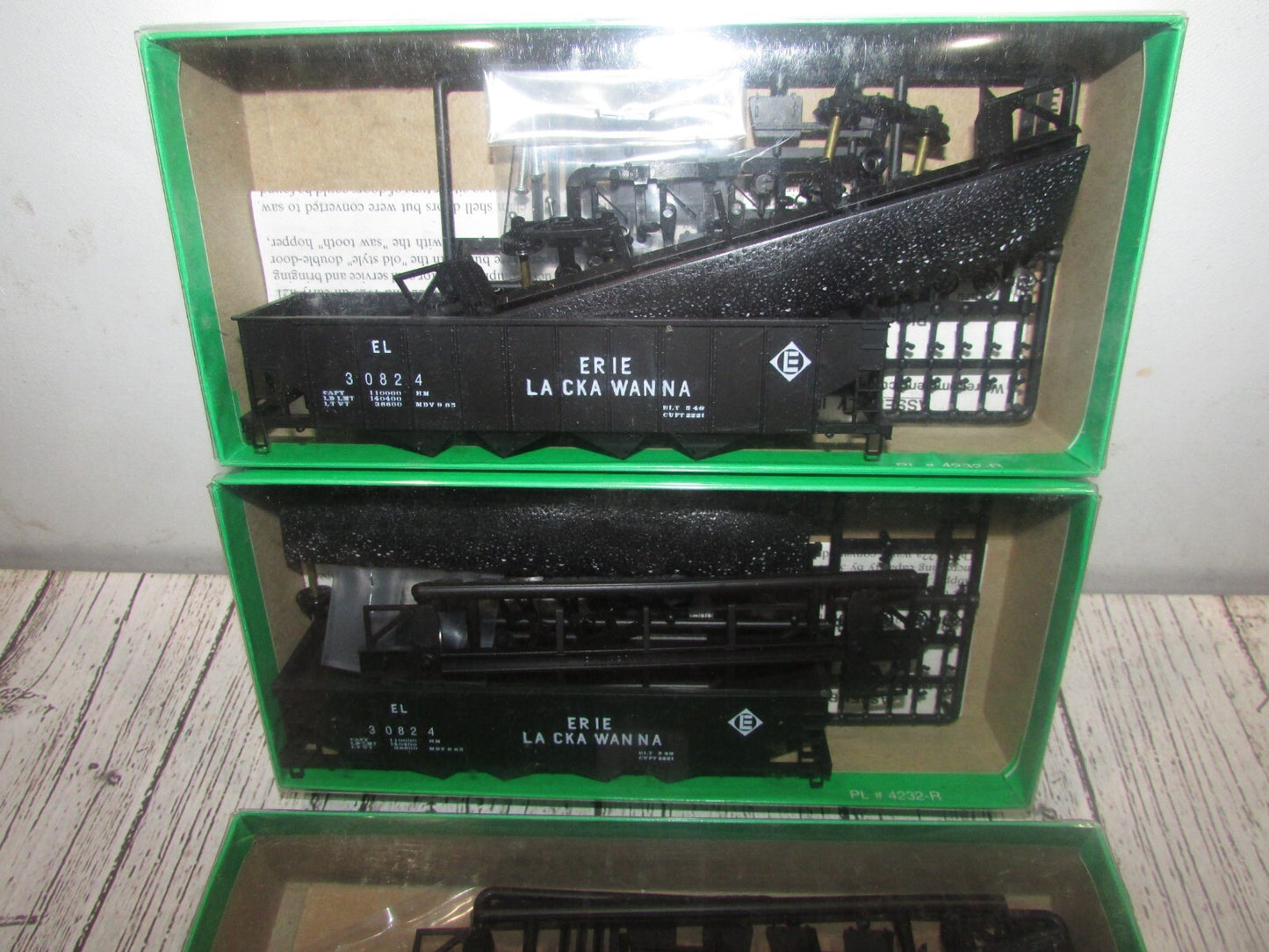 HO Scale Bowser (3) 40' 70Ton Quad Hopper Kits Erie Lackawanna  Lot#3562
