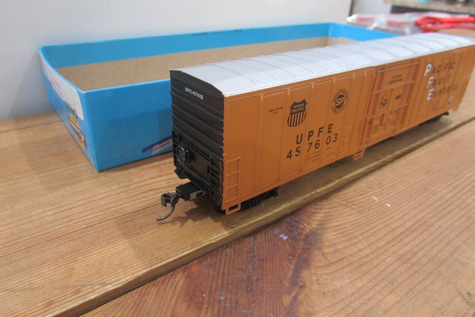 HO Scale Athearn 5465 57ft Reefer Car P.F.E. Lot#4545