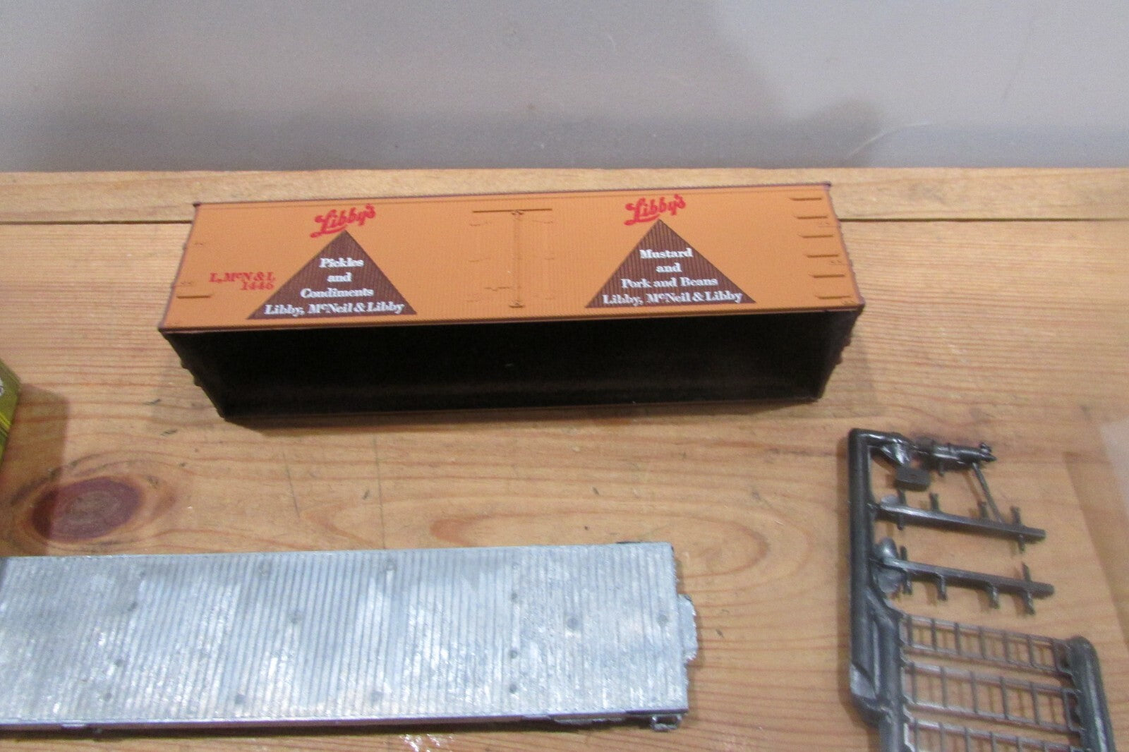 HO Scale RoundHouse 3142 Billboard Refrigerator Car Libby RH4382