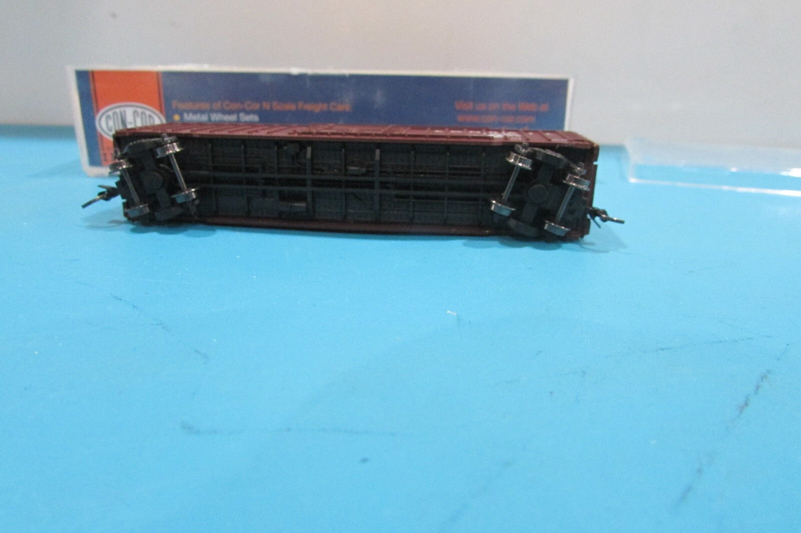 N Scale Con-Cor 0001-147102 50' Rib-Side Box Car CONRAIL