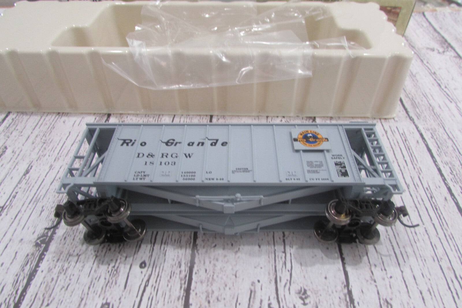 HO Scale Con-Cor 01-097005 Airslide Covered Hopper Rio Grande Car#18103 Lot#3290