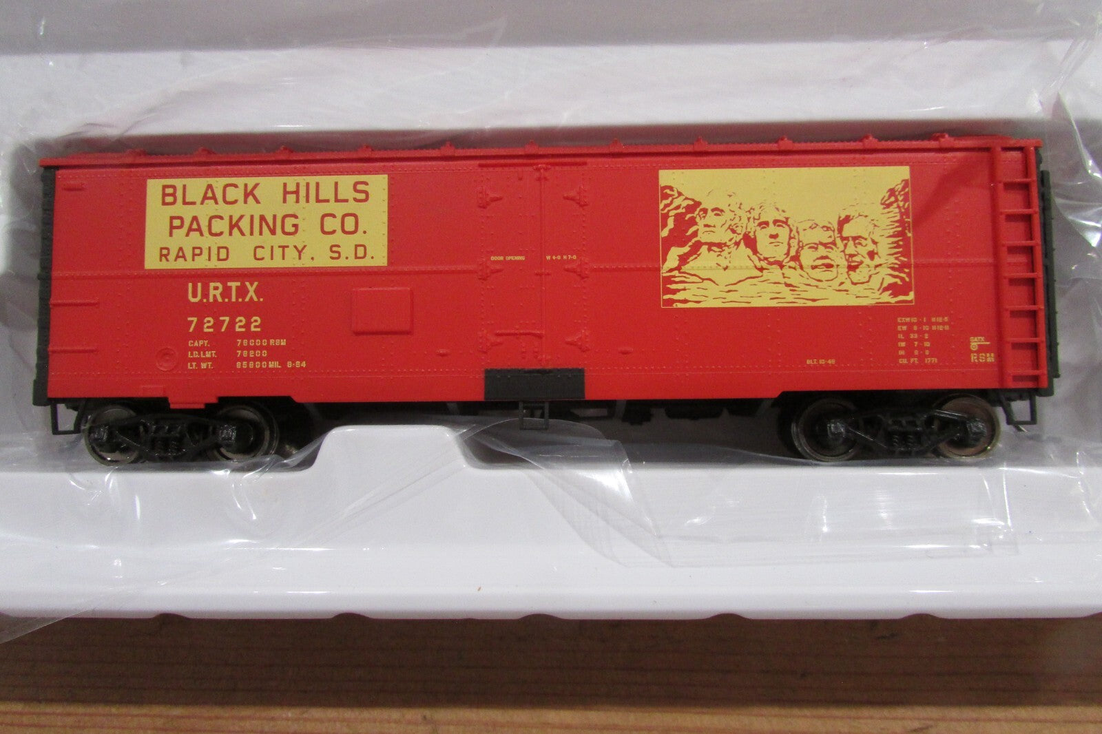 HO Scale Walthers 932-2580 40' Meat Reefer Black Hills Packing Co,#72722 WAL4583