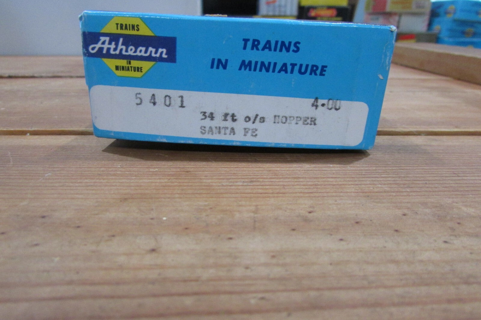Ho Scale Athearn 5401 34ft o/s Hopper Santa Fe Kit  ATH4493
