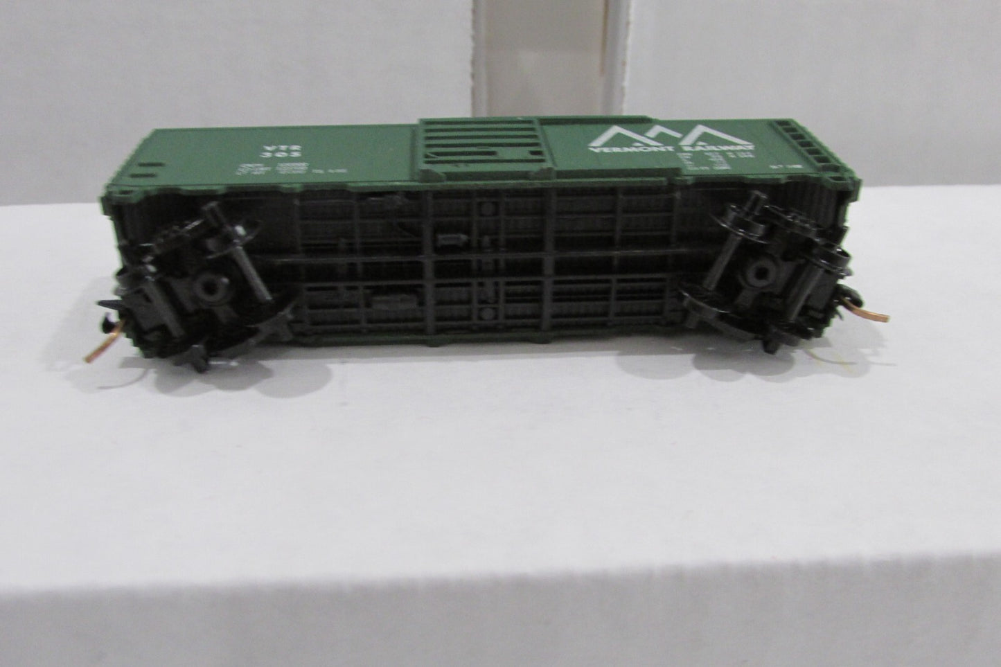 N Scale Con-Cor  1001-Q Vermont 40' Steel  Box Car