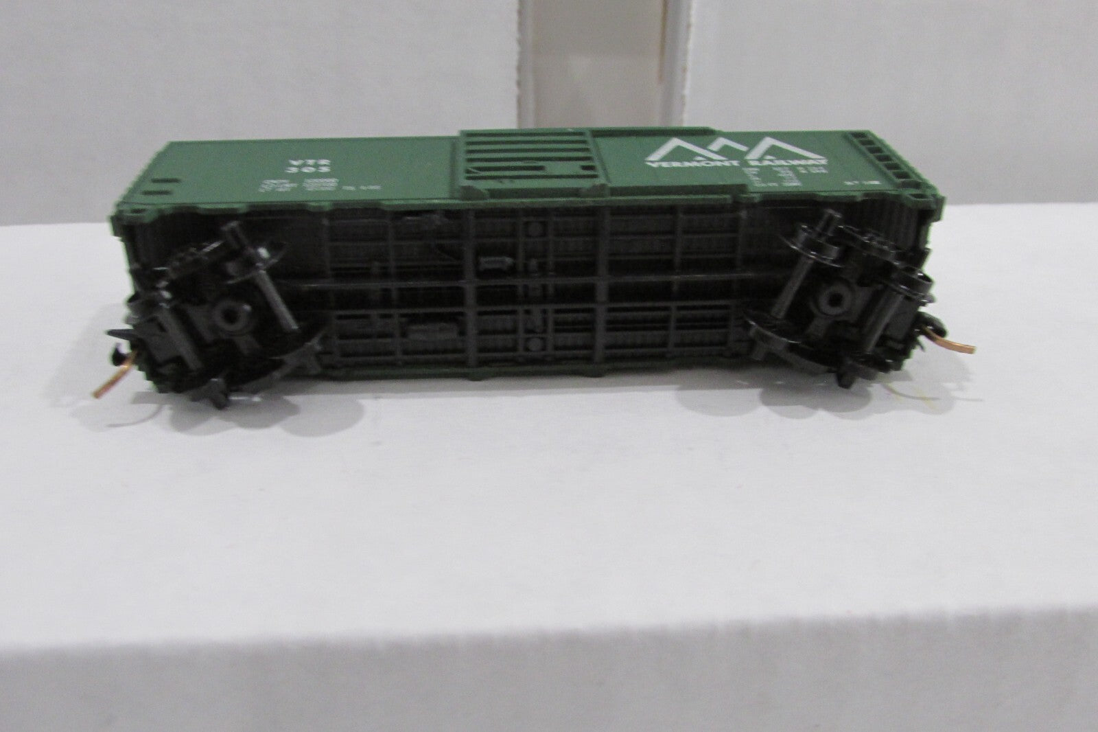 N Scale Con-Cor  1001-Q Vermont 40' Steel  Box Car