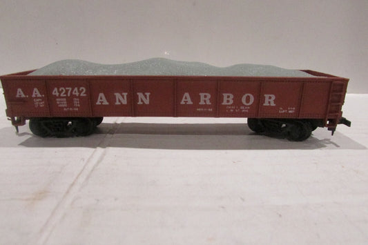 HO Scale AHM 5431-K Gondola with Load Ann Arbor
