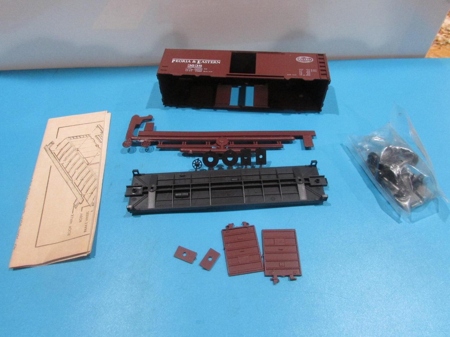 HO Scale RoundHouse 2044 40' Box Car Kit NYC Pretoria & Eastern RH4284