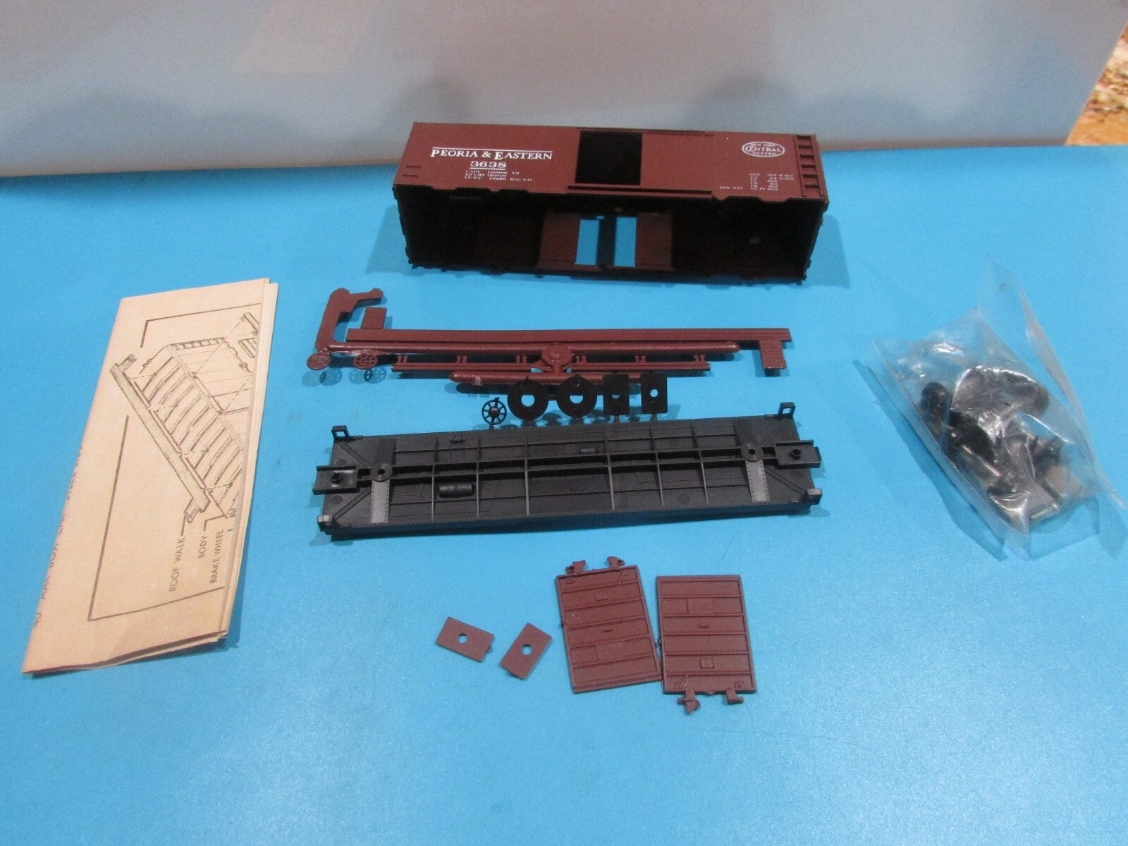 HO Scale RoundHouse 2044 40' Box Car Kit NYC Pretoria & Eastern RH4284