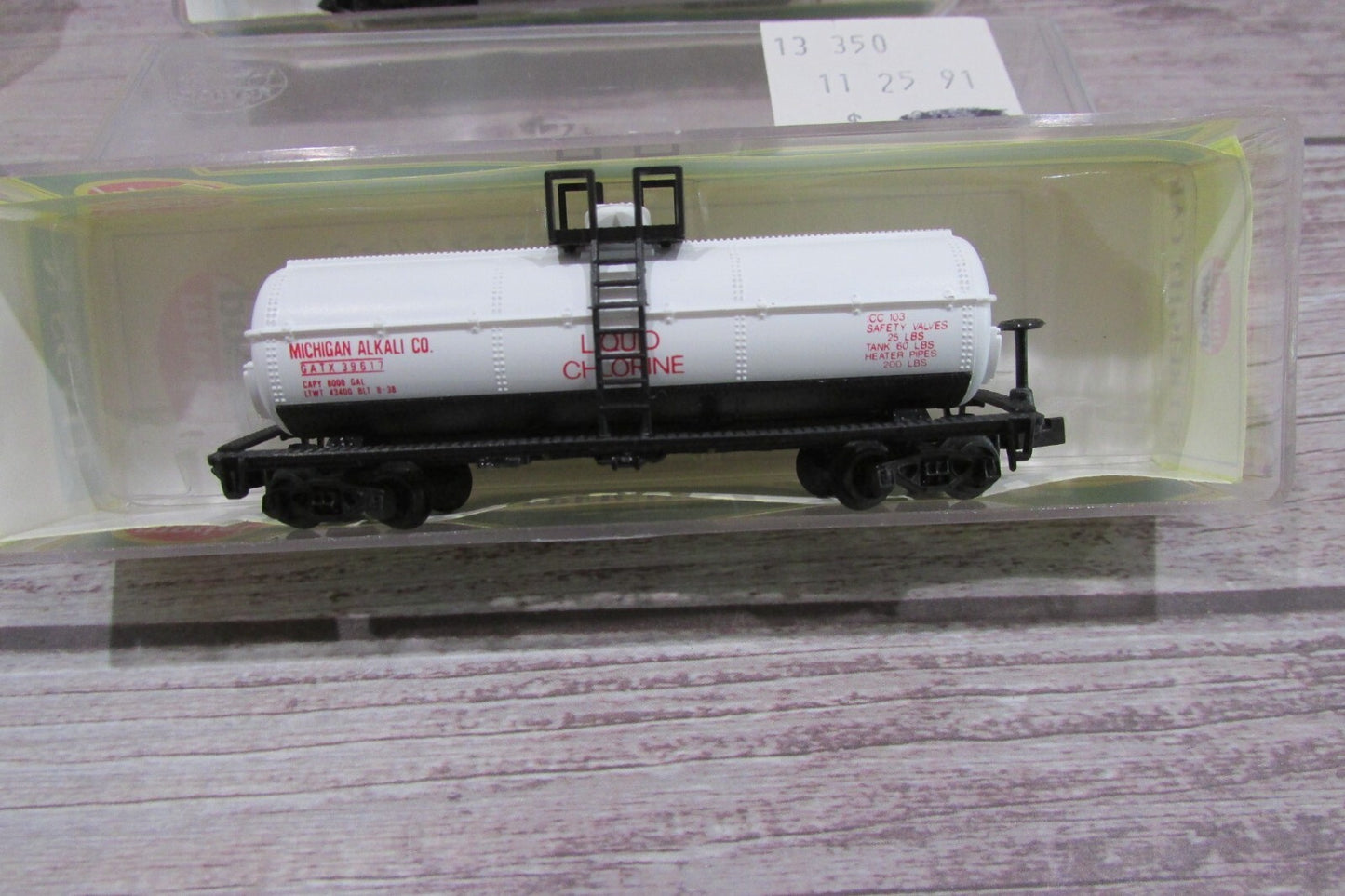 N Scale Model Power (4) Assorted Tank Cars   Lot#3074