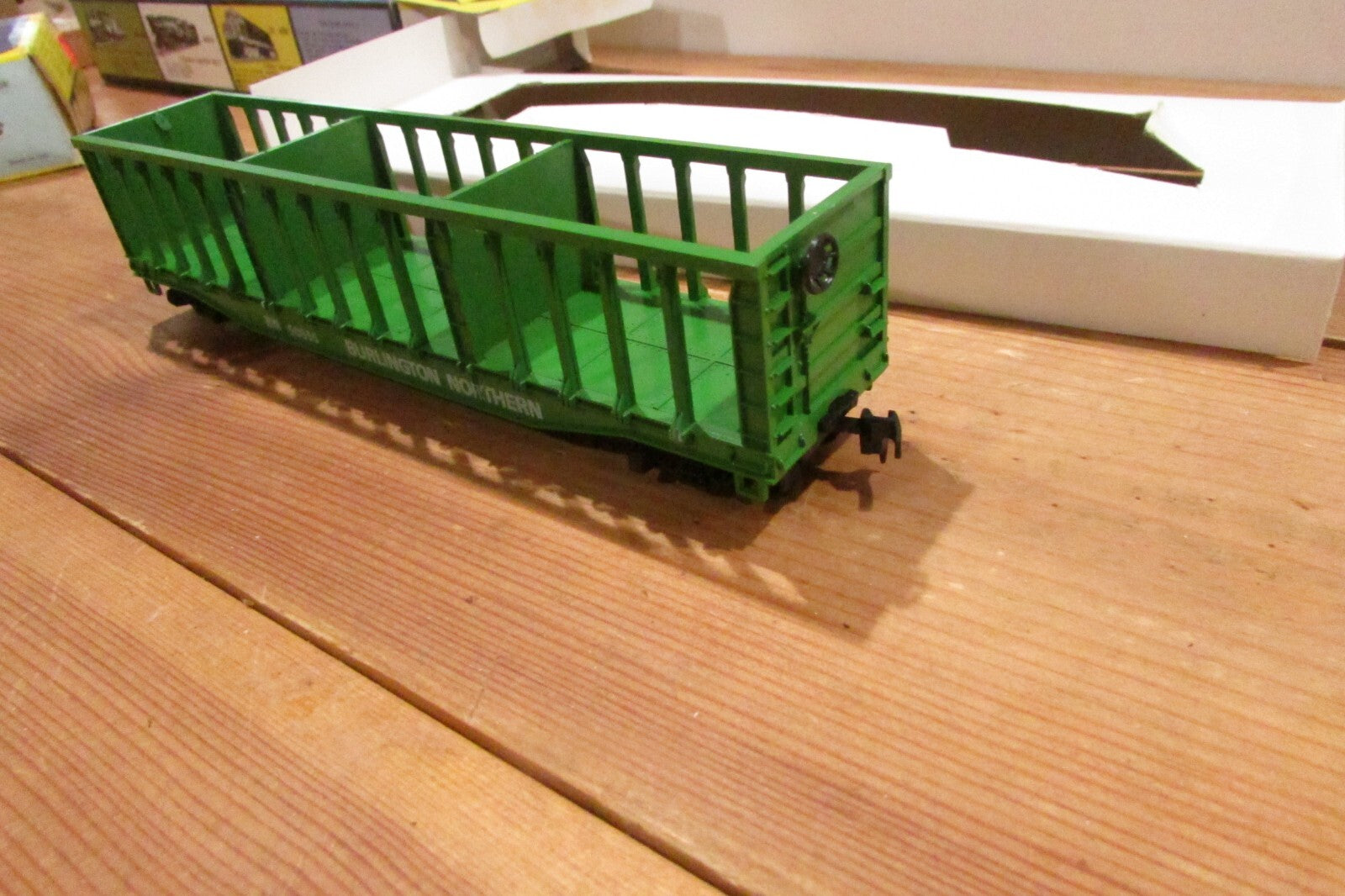 HO Scale AHM 5392B Burlington Northern Pulpwood Rack Car