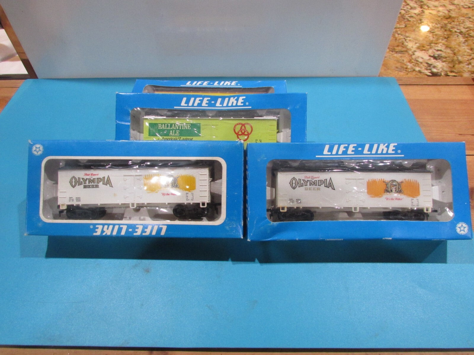 HO Scale Life-Like (4) Assorted Reefer Cars Lot#2174