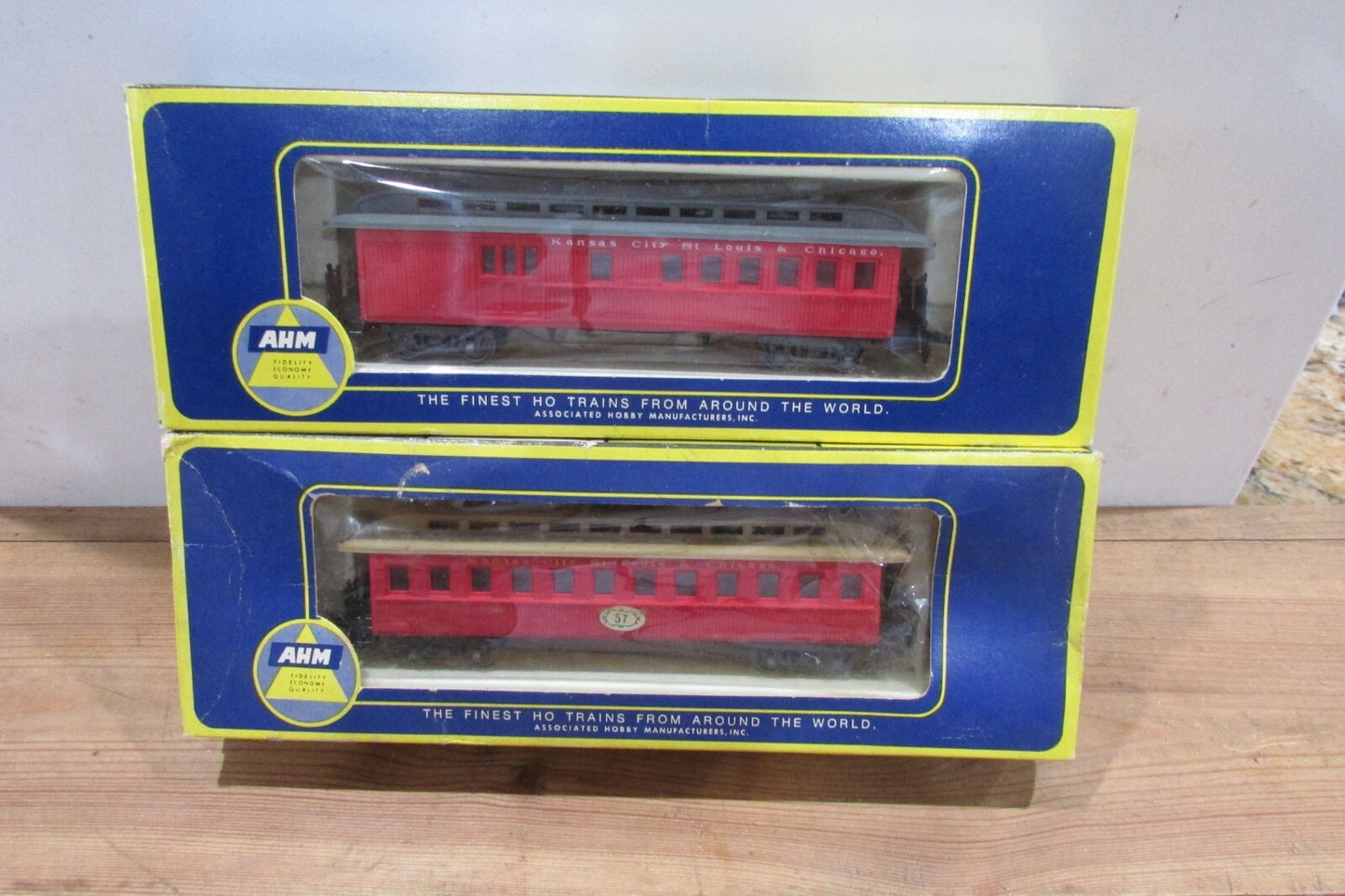 Ho Scale AHM (2) Old Time Passenger Car KC St Louis & Chicago  Lot#3743