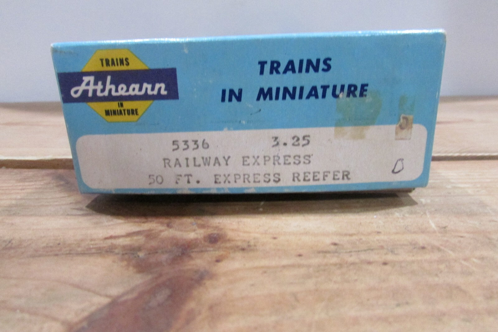 HO Scale Athearn 5336 Railway Express 50ft Express Reefer Kit