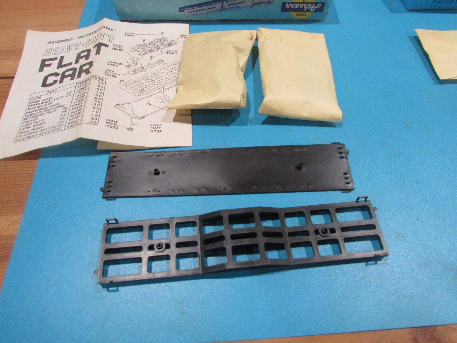 HO Scale Athearn (2) Flat Cars Undecorated Lot#1880