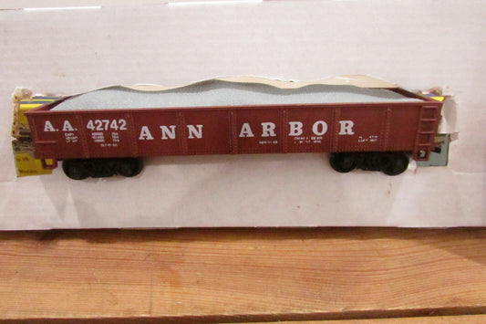 HO Scale AHM 5431K Ann Arbor Gondola with Load