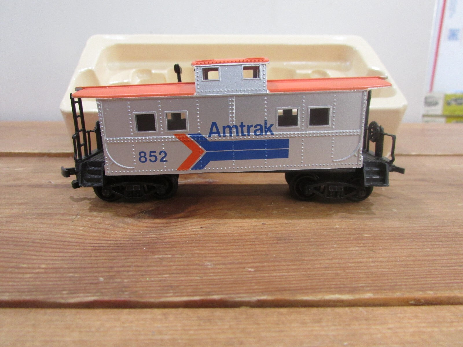 HO Scale Bev-Bel Corp Amtrak Caboose #852 Lot#4257