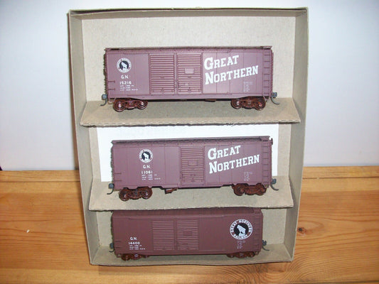 HO Scale Accurail #3310 3pack Great Northern Box Cars Lot#3979