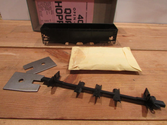 HO Scale Athearn 1749 Undecorated Hopper Car Kit