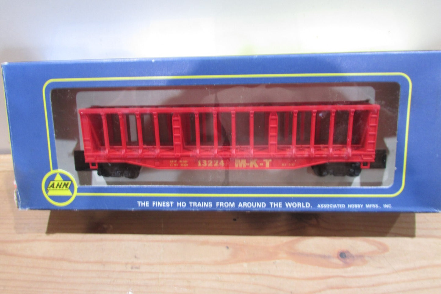 HO Scale AHM 5392D Pulpwood Rack Car M.K.T #13224