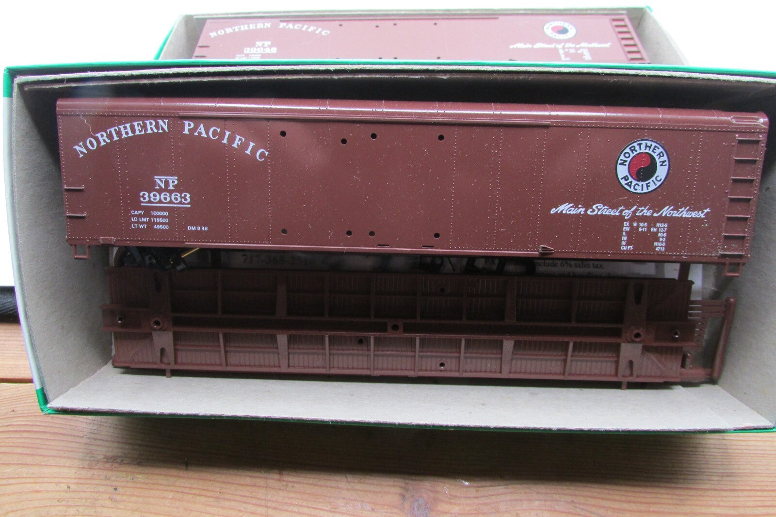 HO Scale Bowser (3)Assorted 50' DD Box Car Kits  Northern Pacific Lot#4674