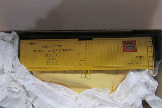 HO Scale Athearn 5217 40ft WD Reefer Car Kit Burlington